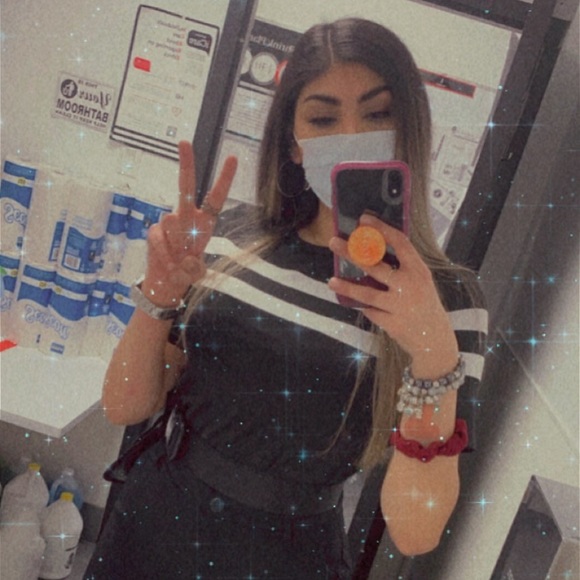 Meet your Posher, Soniabainsyyy *Please Read About Me For More Product Info* - Picture 2 of 6